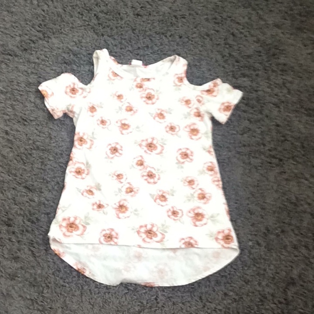 Soft showing shoulder shirt, large in kids